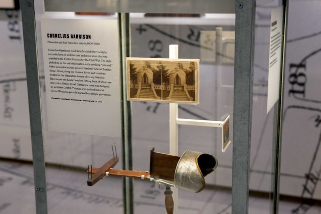 Vitrine displaying a stereograph of the Green-Wood mausoleum of Cornelius Garrison.