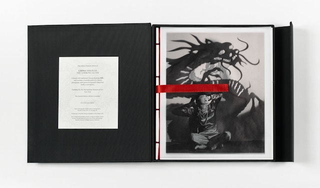 The deluxe edition is packaged with a framable print by the photographer Platon.
