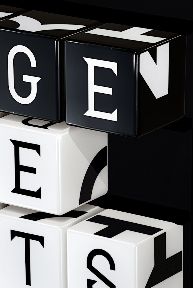 The ›bibliothèque‹ typeface applied on resin cubes.