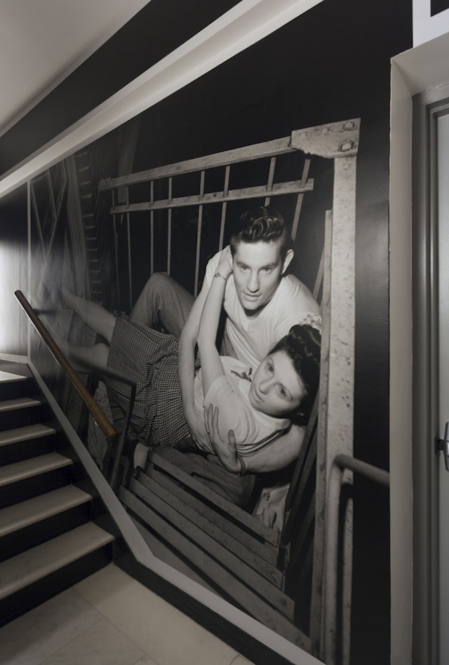 Stanley Kubrick's 1946 photograph of a couple on a fire escape.