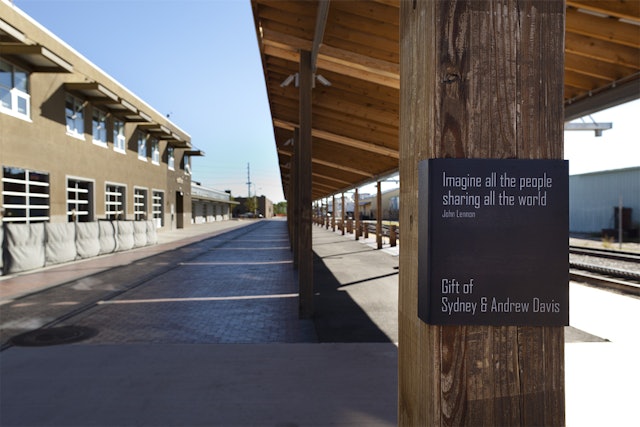 Interpretive signage appears in both English and Spanish.
